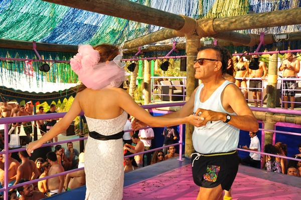 Champagne Showers @ Edde Sands